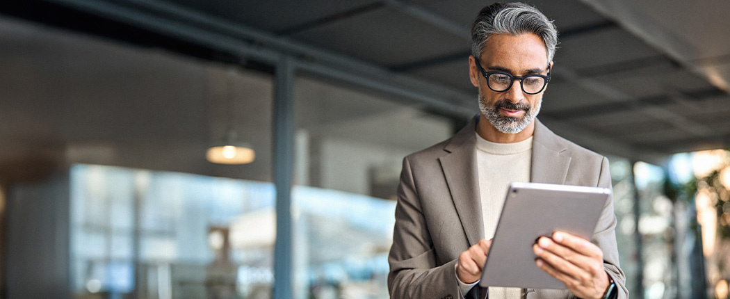 Executive reviewing SAP Capital Projects dashboard